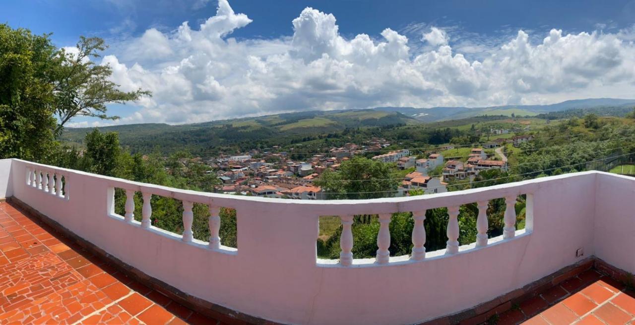 Hotel Campestre La Loma Curití Buitenkant foto